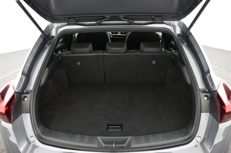 Lexus UX - 250h Business Line 24