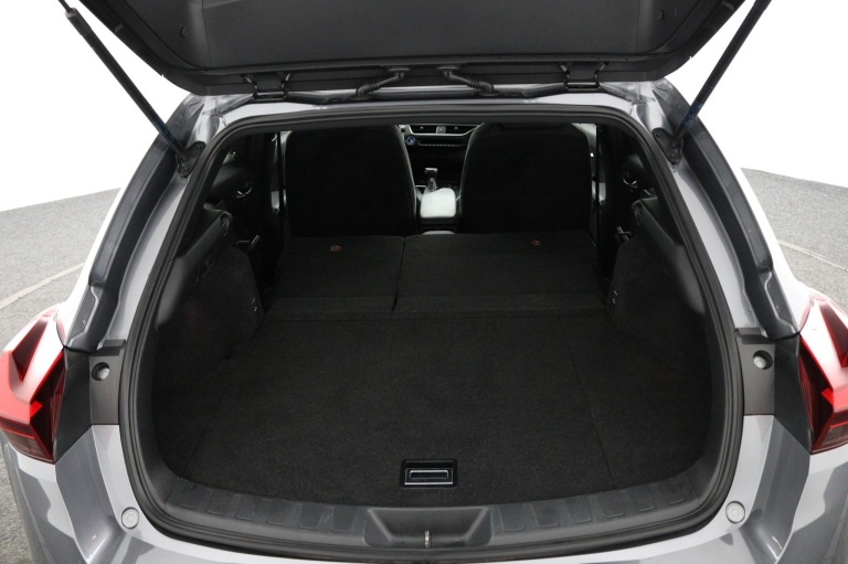 Lexus UX - 250h Business Line 26
