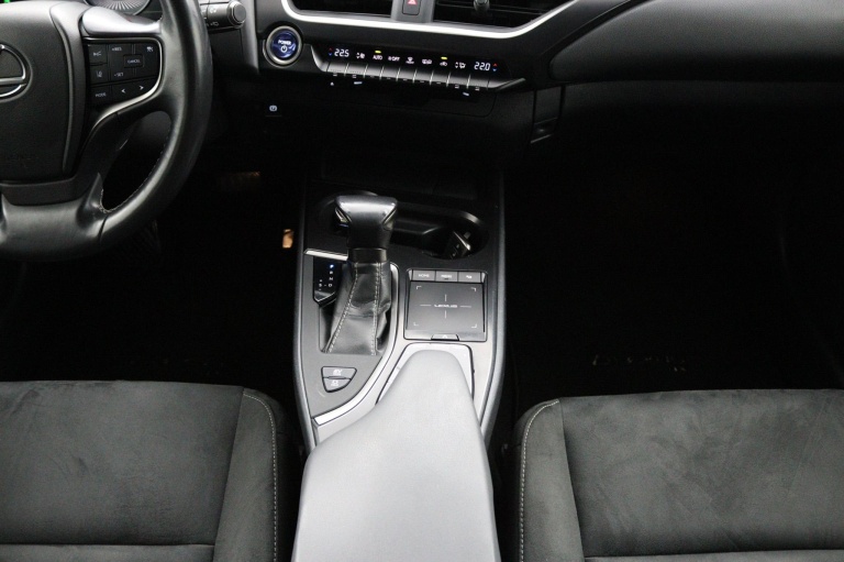 Lexus UX - 250h Business Line 29