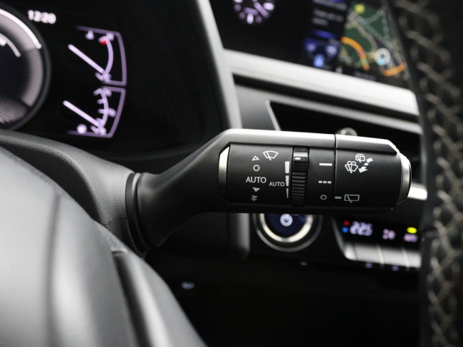 Lexus UX - 250h Business Line