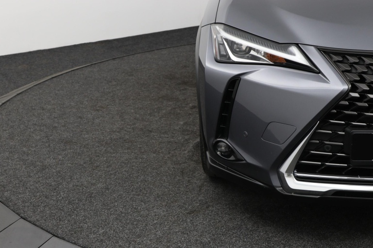 Lexus UX - 250h Business Line 36