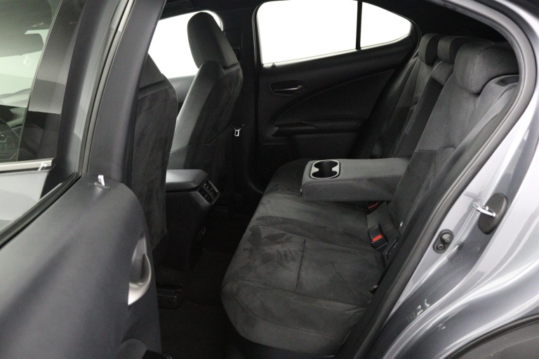 Lexus UX - 250h Business Line 41
