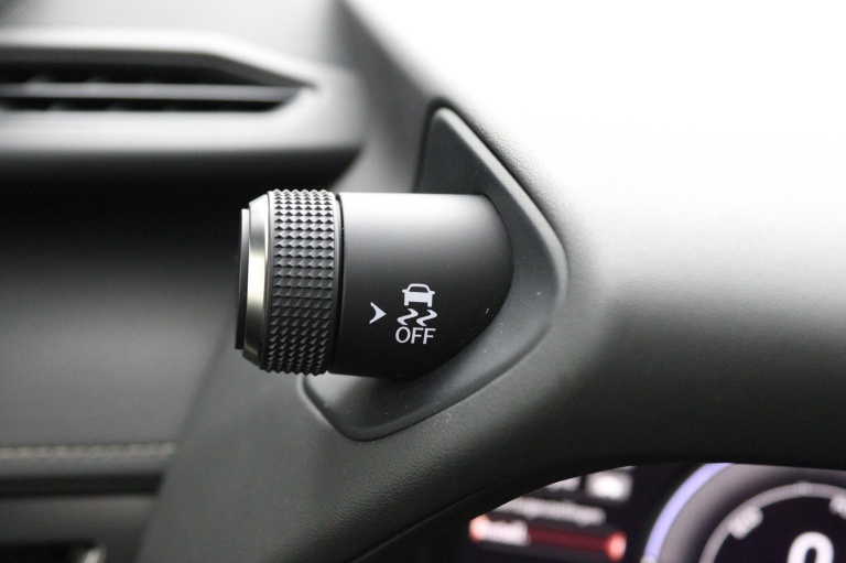 Lexus UX - 250h Business Line 43