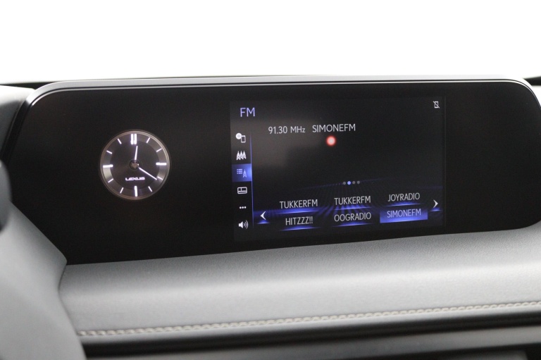Lexus UX - 250h Business Line 46