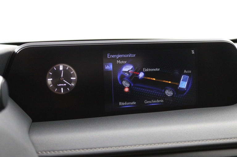 Lexus UX - 250h Business Line 47