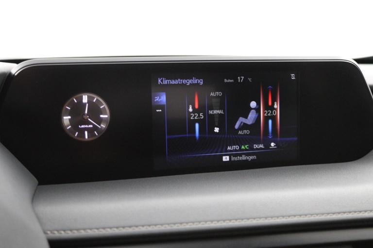 Lexus UX - 250h Business Line 49