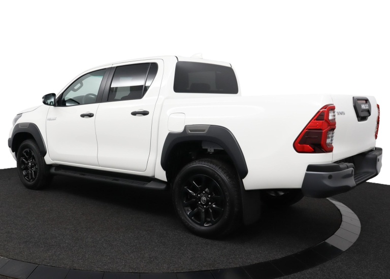 Toyota HiLux - 2.8 D-4D Double Cab Hybrid Invincible 11
