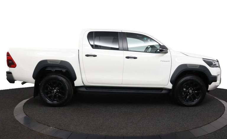 Toyota HiLux - 2.8 D-4D Double Cab Hybrid Invincible 12