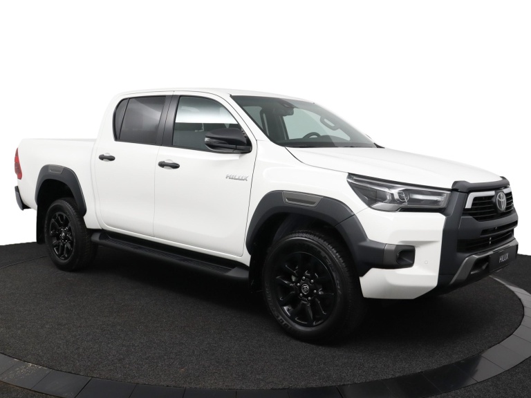Toyota HiLux - 2.8 D-4D Double Cab Hybrid Invincible 13