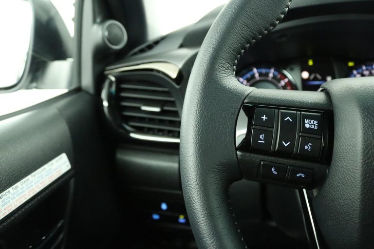 Toyota HiLux - 2.8 D-4D Double Cab Hybrid Invincible 18