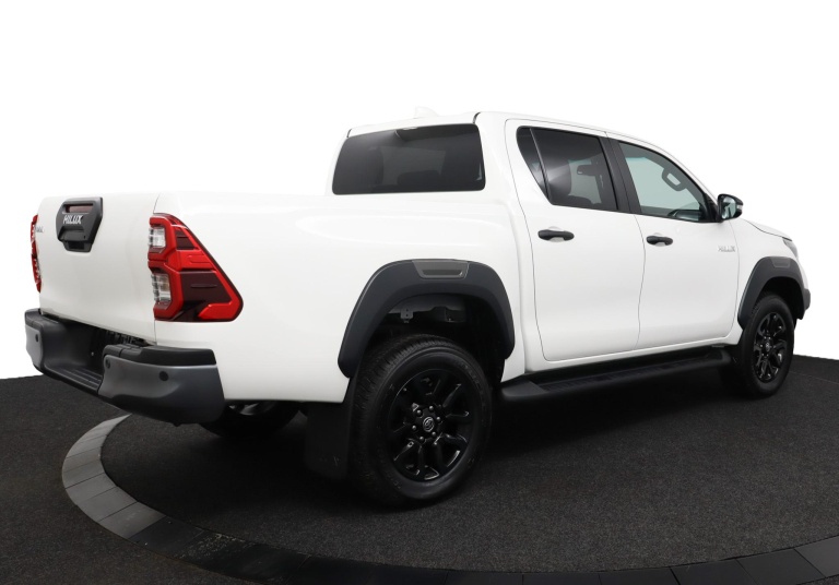 Toyota HiLux - 2.8 D-4D Double Cab Hybrid Invincible 2
