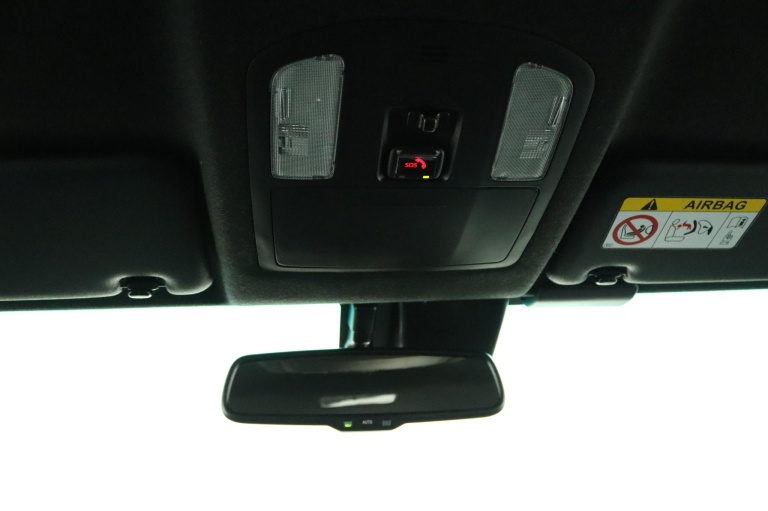 Toyota HiLux - 2.8 D-4D Double Cab Hybrid Invincible 29