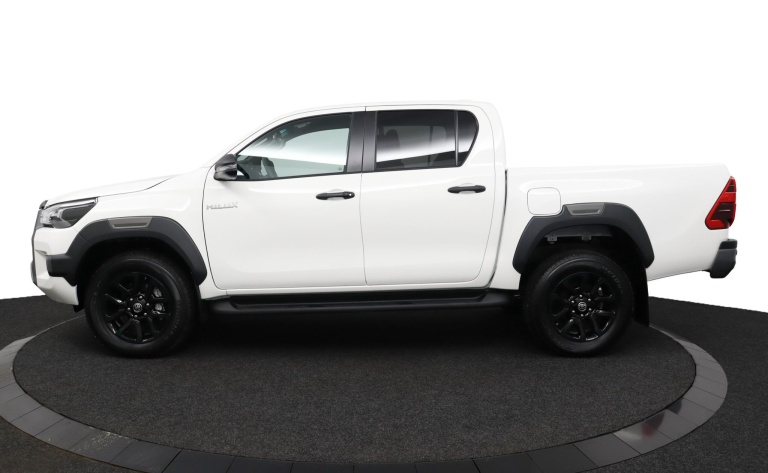 Toyota HiLux - 2.8 D-4D Double Cab Hybrid Invincible 3