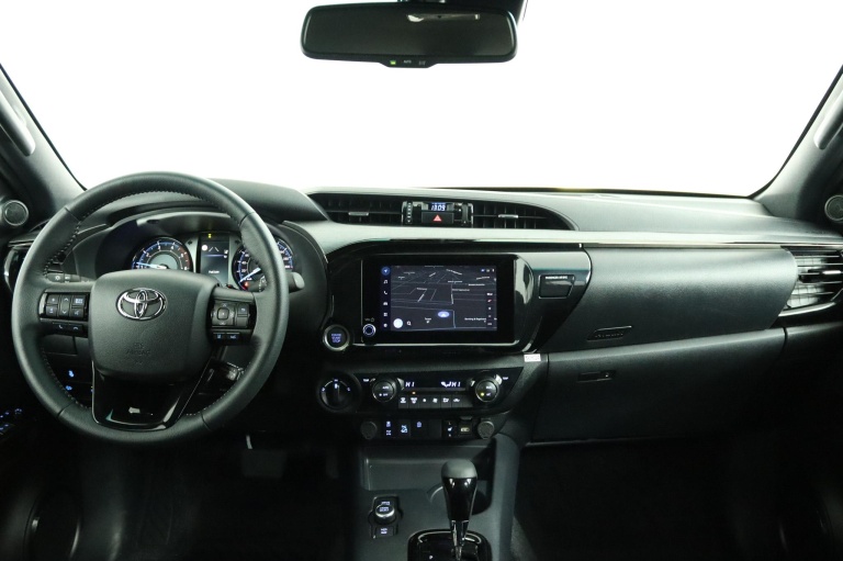 Toyota HiLux - 2.8 D-4D Double Cab Hybrid Invincible 4