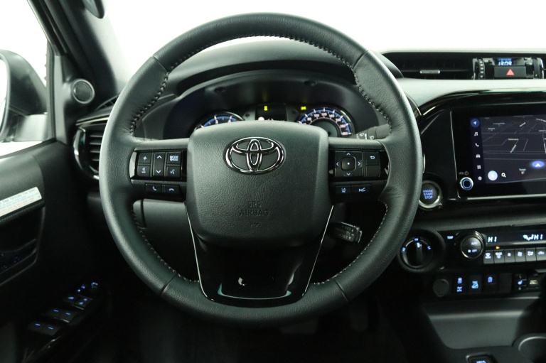 Toyota HiLux - 2.8 D-4D Double Cab Hybrid Invincible 42