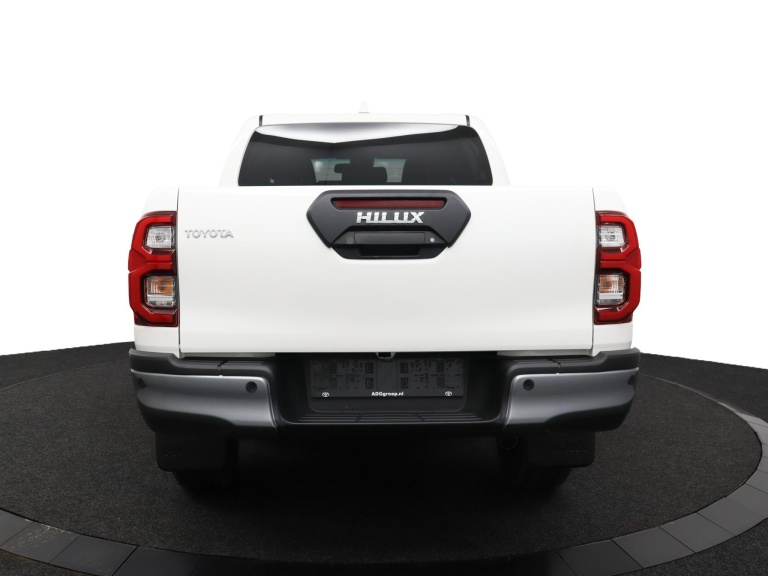 Toyota HiLux - 2.8 D-4D Double Cab Hybrid Invincible 44