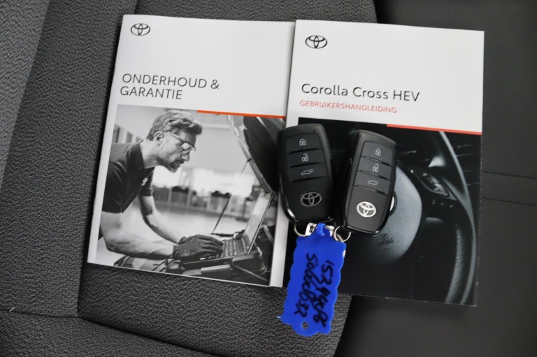 Toyota Corolla Cross - Hybrid 200 Style 16
