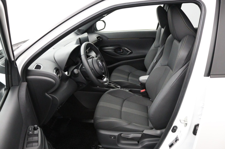 Toyota Yaris Cross - 1.5 Hybrid Adventure 4x4 17