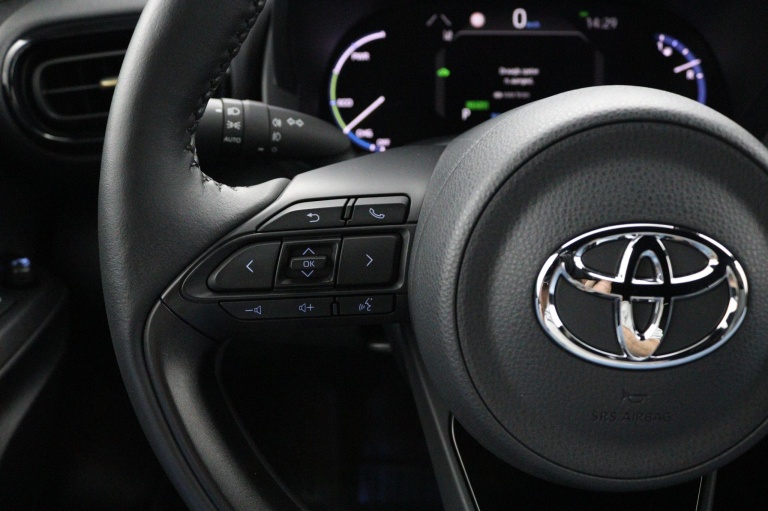 Toyota Yaris Cross - 1.5 Hybrid Adventure 4x4 19