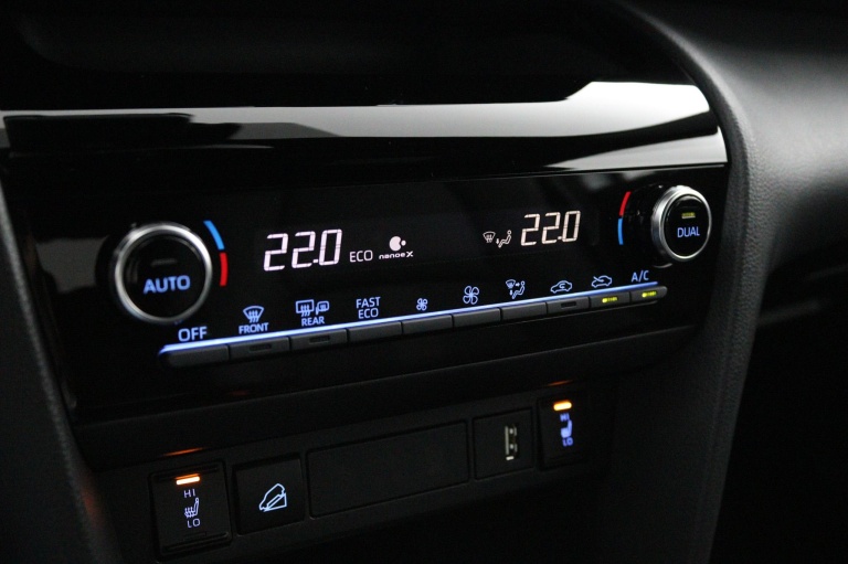 Toyota Yaris Cross - 1.5 Hybrid Adventure 4x4 7