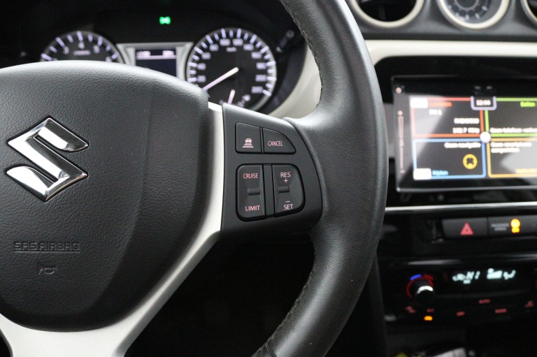 Suzuki Vitara - 1.6 High Executive 17