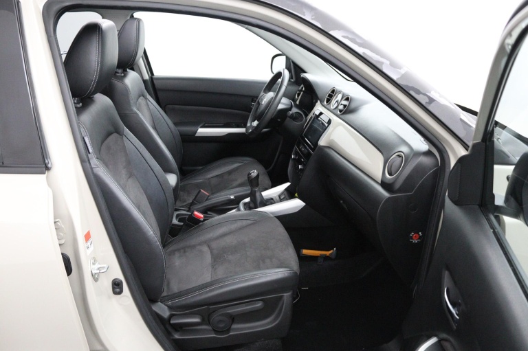 Suzuki Vitara - 1.6 High Executive 18