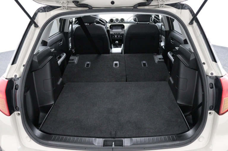 Suzuki Vitara - 1.6 High Executive 22
