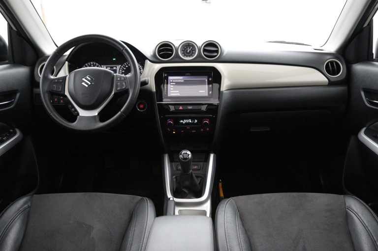 Suzuki Vitara - 1.6 High Executive 4