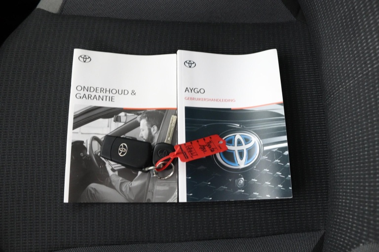 Toyota Aygo - 1.0 VVT-i x-play cabrio 11