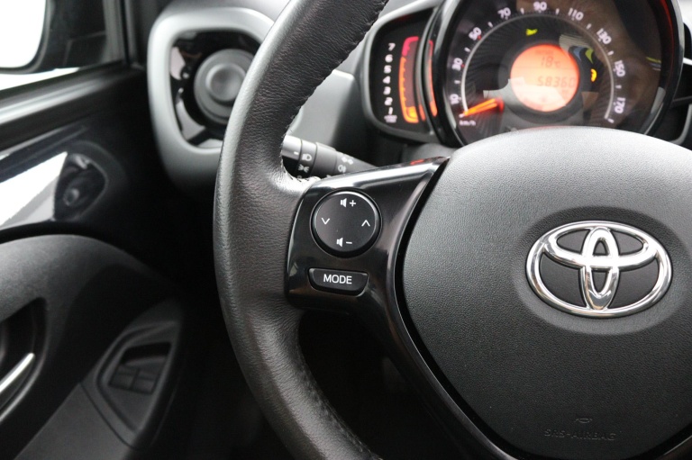 Toyota Aygo - 1.0 VVT-i x-play cabrio 19