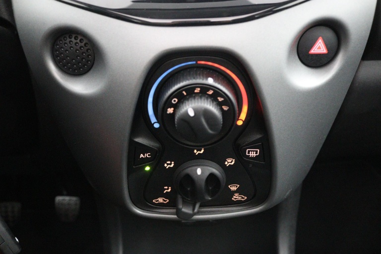 Toyota Aygo - 1.0 VVT-i x-play cabrio 7