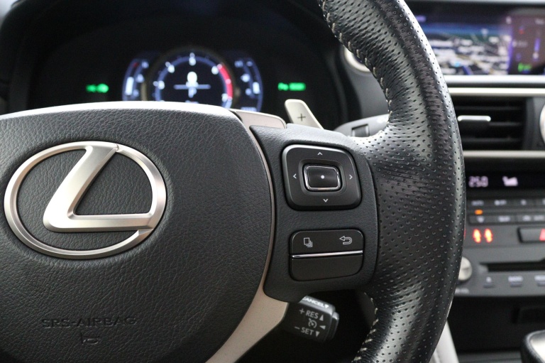 Lexus RC - 300h F SPORT Line 21