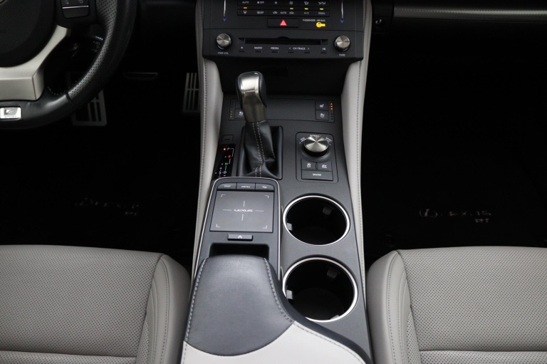 Lexus RC - 300h F SPORT Line 25