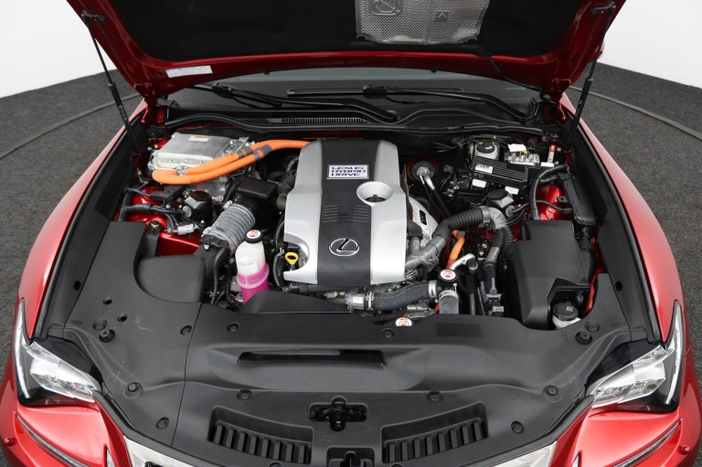 Lexus RC - 300h F SPORT Line 32