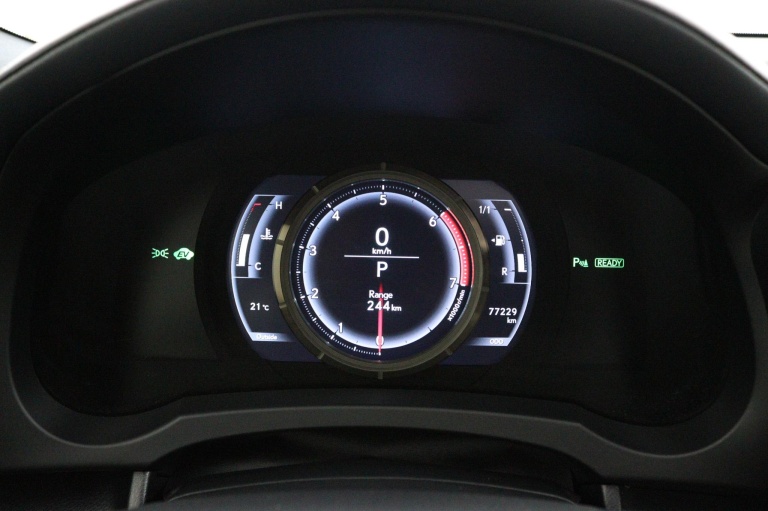 Lexus RC - 300h F SPORT Line 6