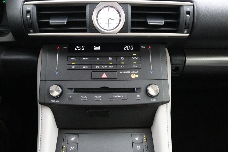 Lexus RC - 300h F SPORT Line 7