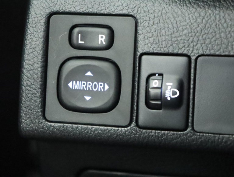Toyota Auris - 1.8 Hybrid Aspiration 31