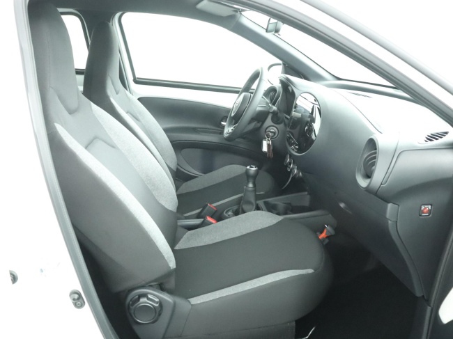 Toyota Aygo X - 1.0 VVT-i MT Play