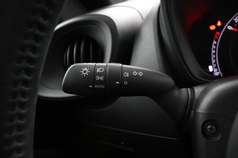 Toyota Aygo X - 1.0 VVT-i MT Play 19