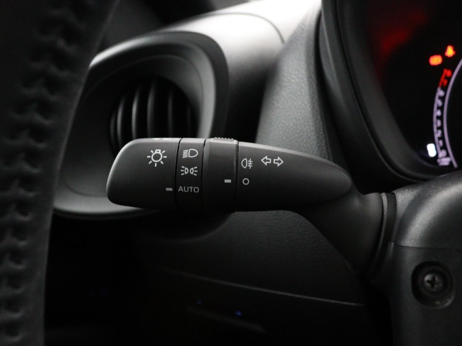 Toyota Aygo X - 1.0 VVT-i MT Play