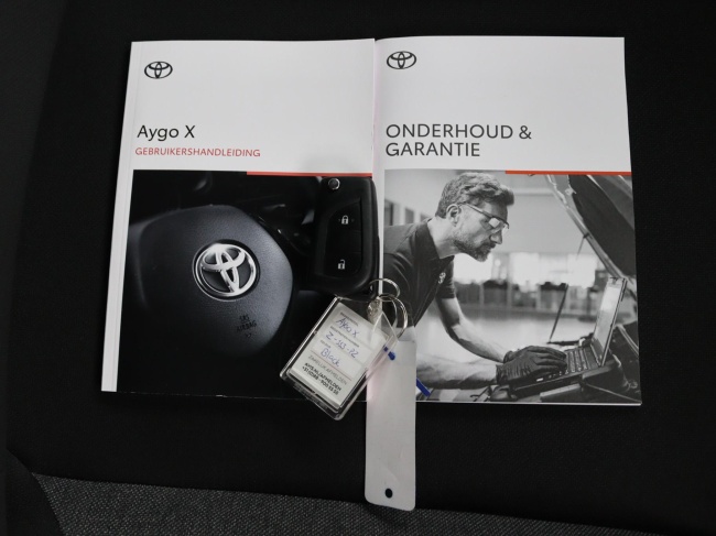 Toyota Aygo X - 1.0 VVT-i MT Play