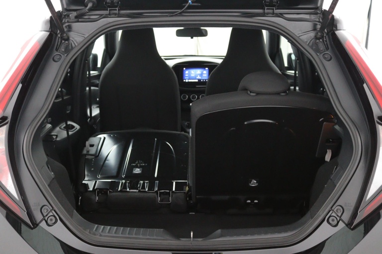 Toyota Aygo X - 1.0 VVT-i MT Play 28