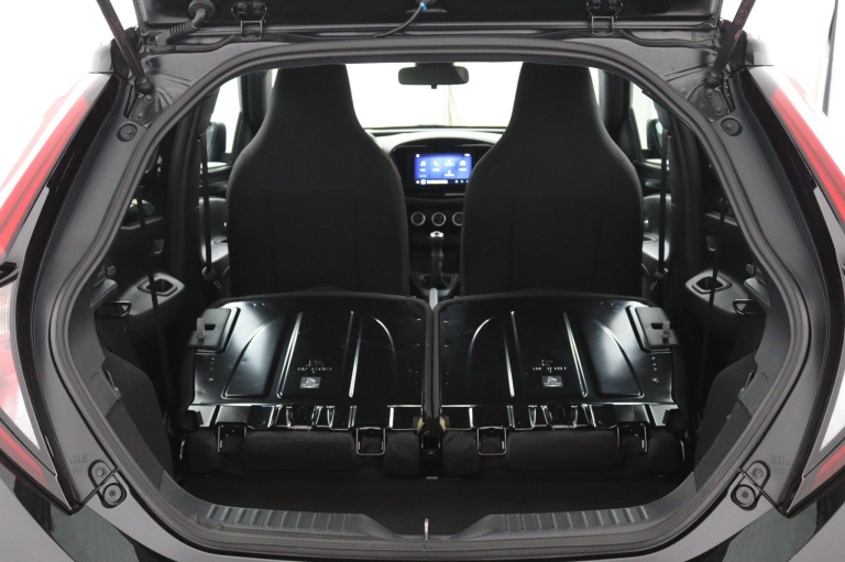 Toyota Aygo X - 1.0 VVT-i MT Play 29