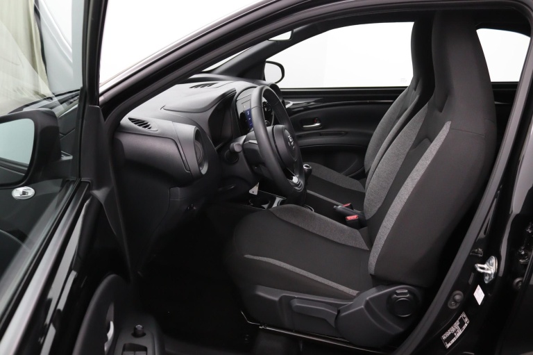 Toyota Aygo X - 1.0 VVT-i MT Play 9