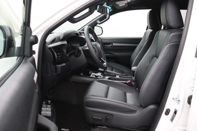 Toyota HiLux - 2.8 D-4D Double Cab Hybrid Invincible 10