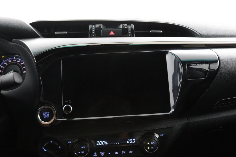 Toyota HiLux - 2.8 D-4D Double Cab Hybrid Invincible 14