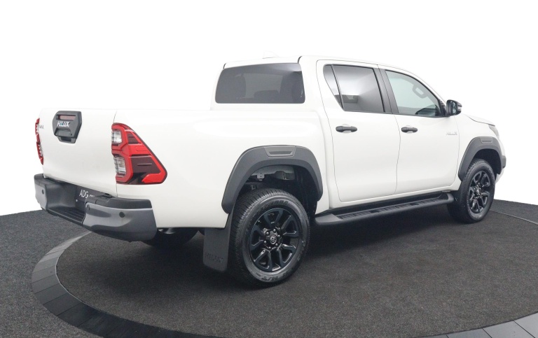 Toyota HiLux - 2.8 D-4D Double Cab Hybrid Invincible 2