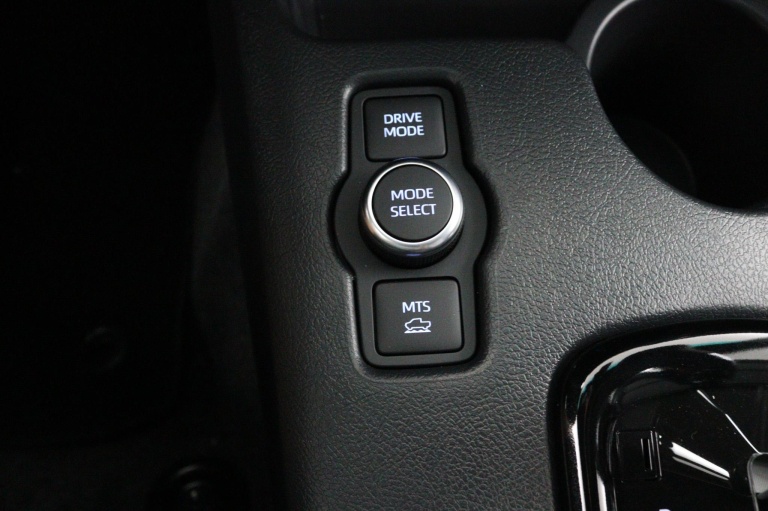Toyota HiLux - 2.8 D-4D Double Cab Hybrid Invincible 20