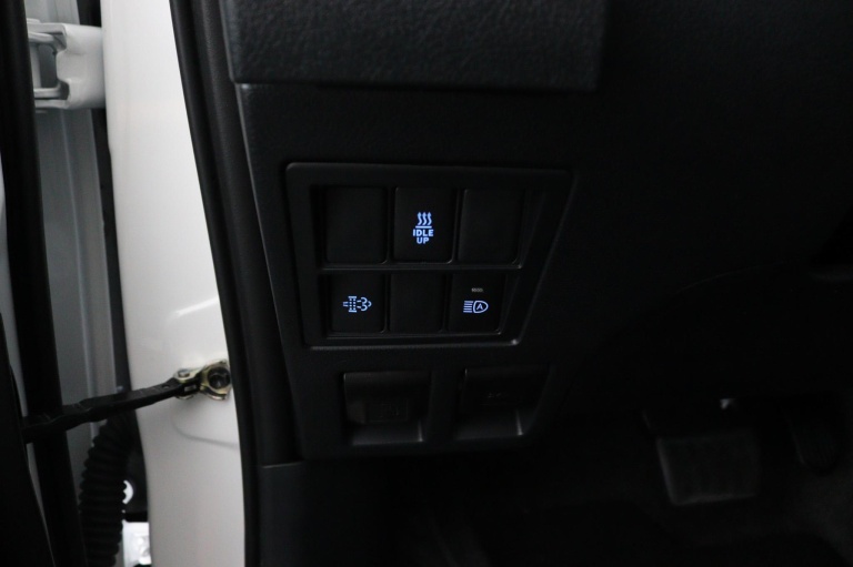 Toyota HiLux - 2.8 D-4D Double Cab Hybrid Invincible 24