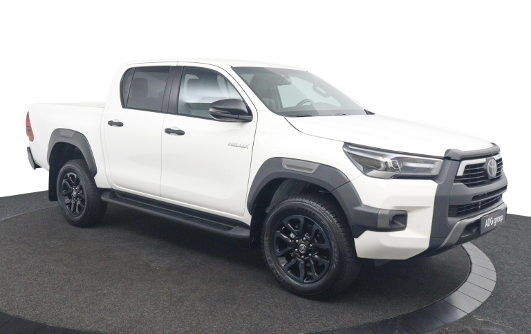Toyota HiLux - 2.8 D-4D Double Cab Hybrid Invincible 3